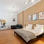 33 M Schoenhauser Allee *