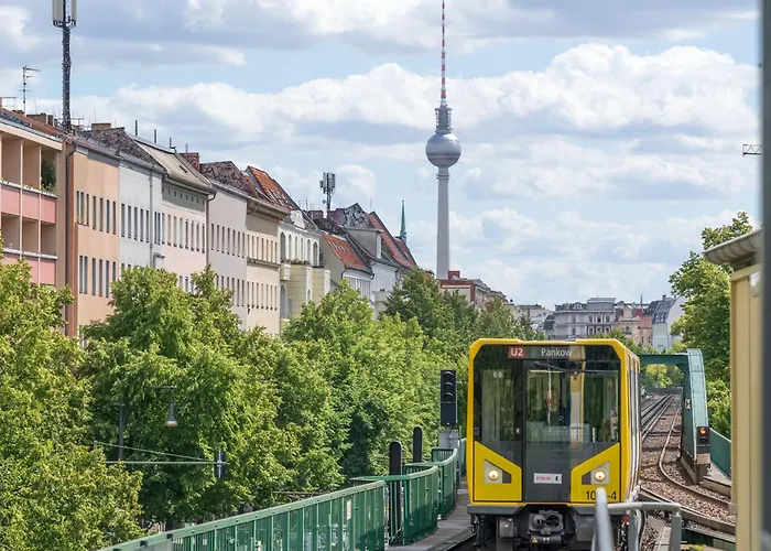 33 M Schoenhauser Allee