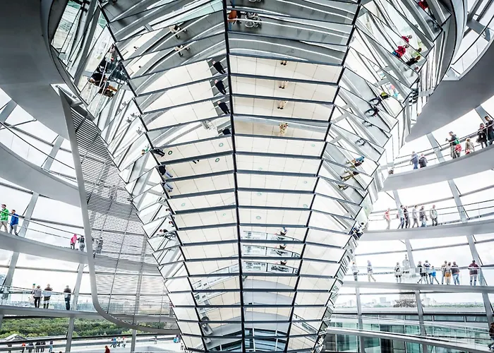 33 M Schoenhauser Allee * برلين