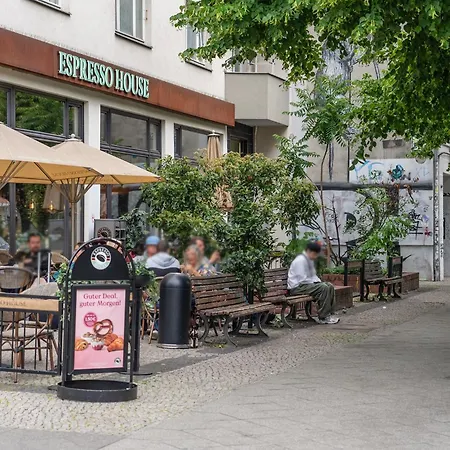 33 M Schoenhauser Allee *