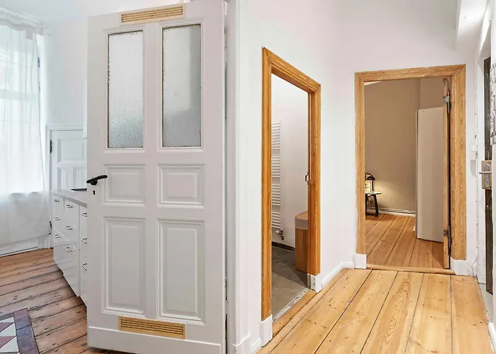 33 M Schoenhauser Allee Berlim