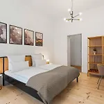 33 M Schoenhauser Allee Apartman