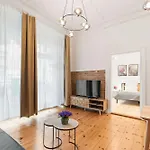 33 M Schoenhauser Allee Berlino