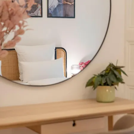 33 M Schoenhauser Allee Apartment