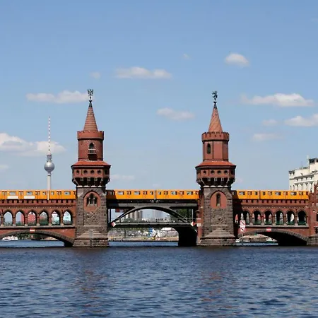 33 M Schoenhauser Allee Apartment