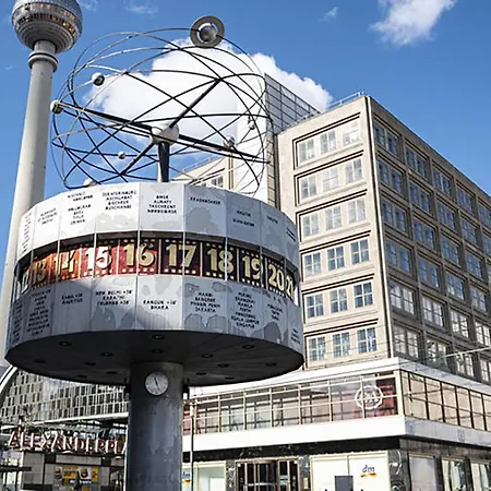 33 M Schoenhauser Allee Apartment